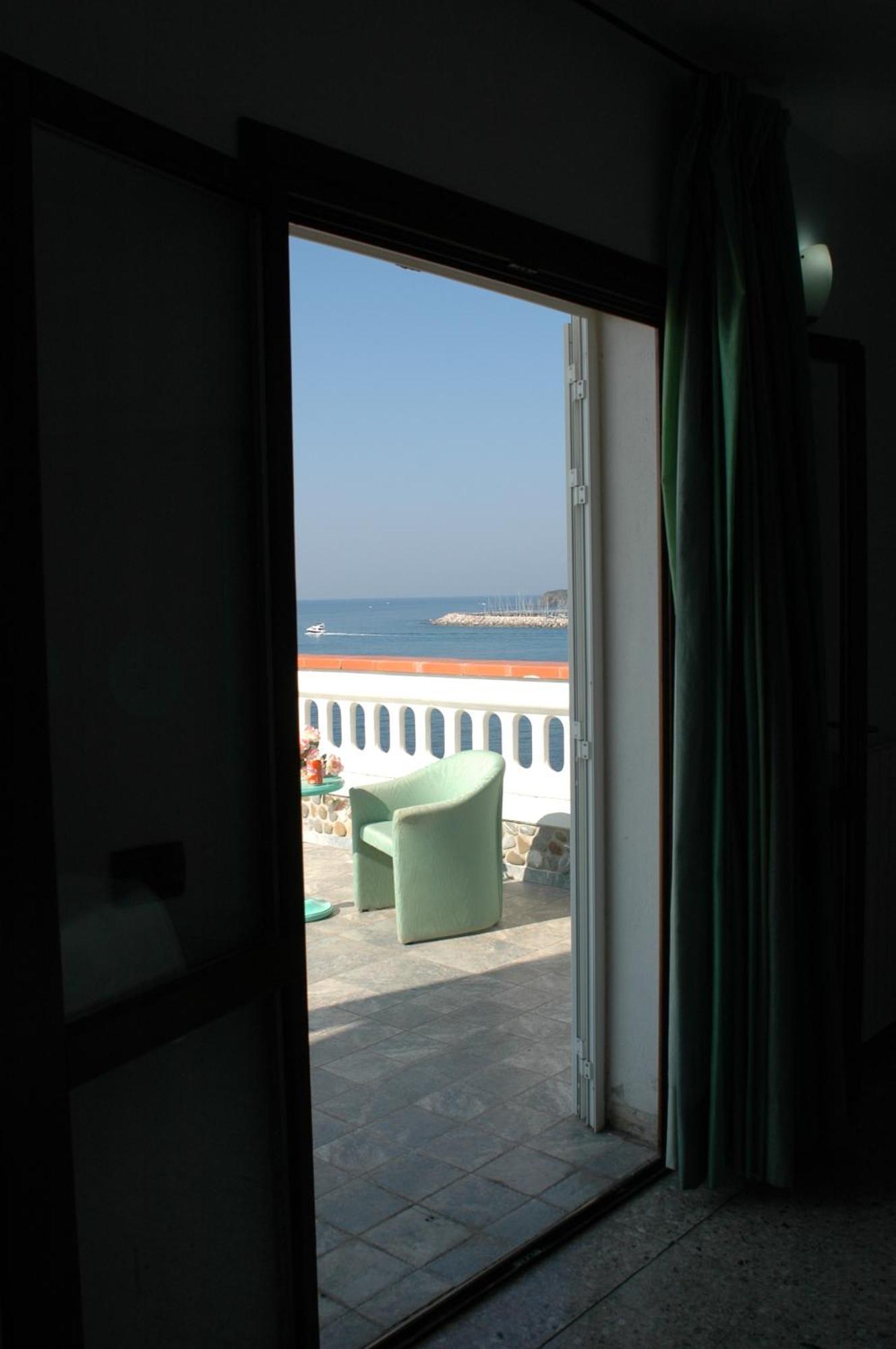 Hotel Esperia ピオンビーノ エクステリア 写真